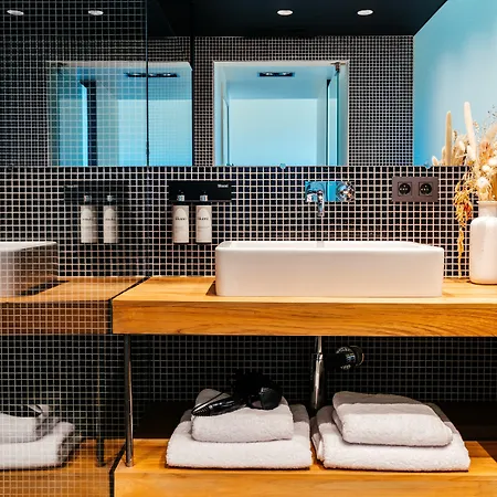 D'amis By Alix Ghent